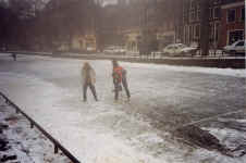 canal_skate.jpg (111927 bytes)