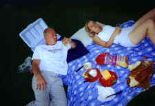 picnic.jpg (90810 bytes)