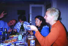 dinner_table.jpg (101402 bytes)