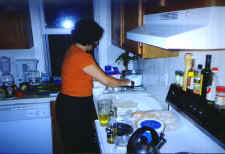maura_kitchen.jpg (87721 bytes)