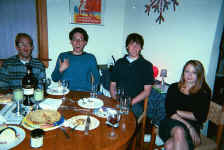 easter_dinner.jpg (199271 bytes)