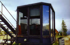 ski_hut.jpg (173251 bytes)