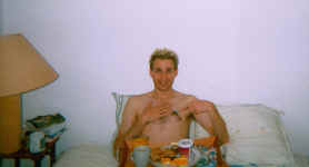 brekky_in_bed.jpg (126396 bytes)