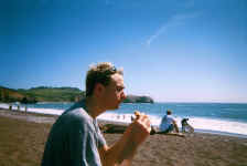 me_beach2.jpg (127952 bytes)