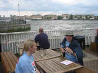 thames_pub.jpg (161328 bytes)