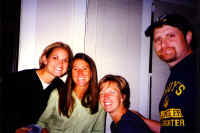 glenn_girls.jpg (67864 bytes)