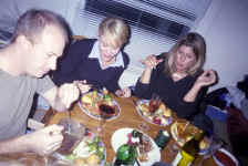 xmas_dinner2.jpg (203673 bytes)
