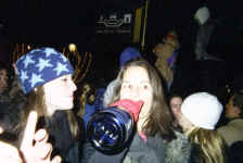 kt_champagne.jpg (237640 bytes)