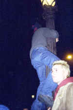 pole.jpg (254912 bytes)