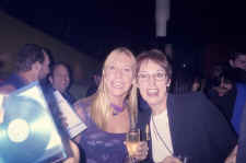 renee_and_mum.jpg (70176 bytes)
