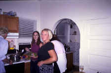 elizabeth_kitchen.jpg (83064 bytes)