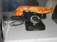 dali_phone.jpg (106303 bytes)