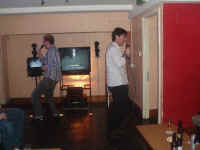 me_milo_karaoke_2.jpg (116213 bytes)