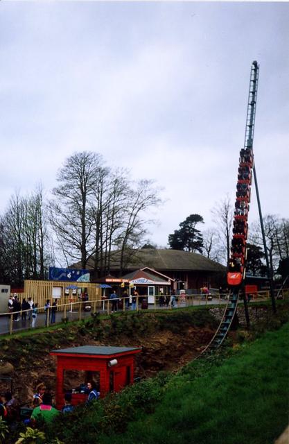 14_alton_towers_ride.jpg