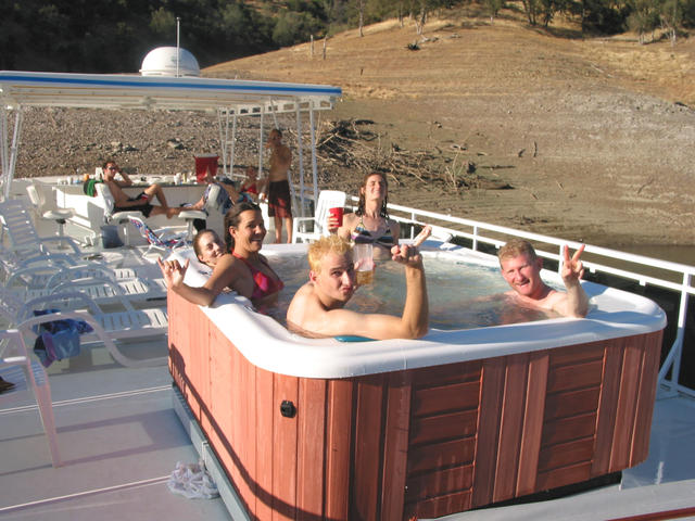 5_hottub.jpg
