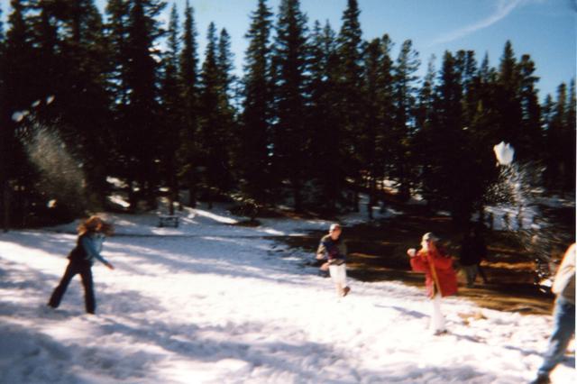 20_snowfight.jpg