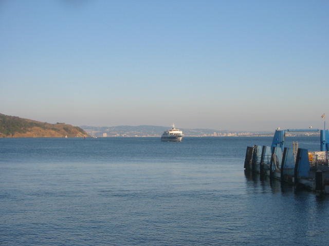 incoming ferry from sf