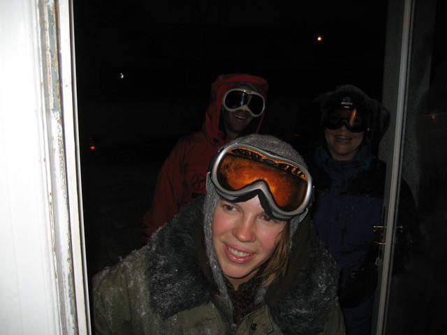 explorer_jess snowshoes in 4 some brew