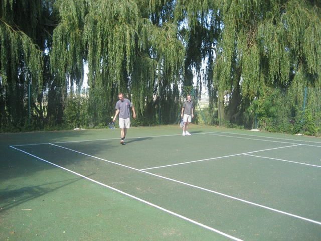 twins_tennis