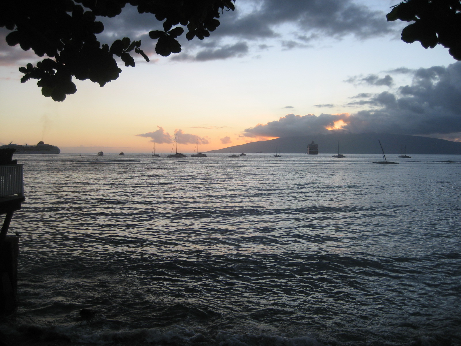 lahaina_boats