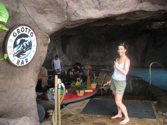 grotto_bar