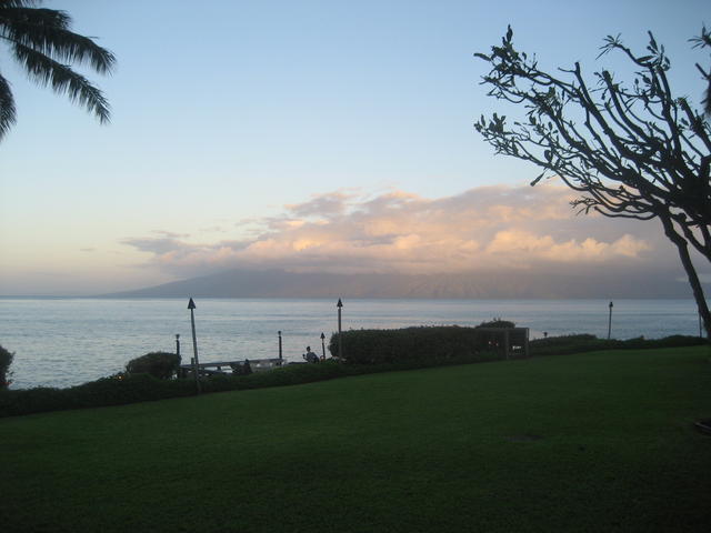 sunrise_onto_molokai