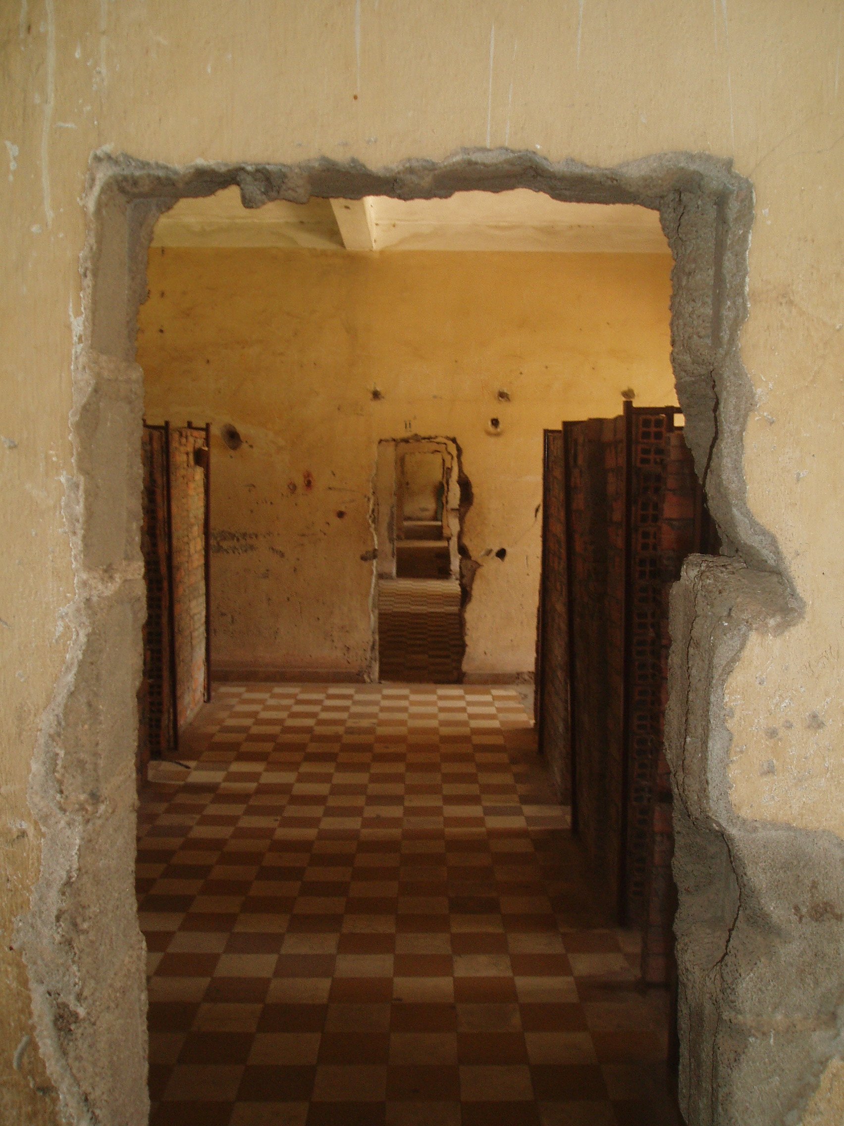 33_tuol_sleng.jpg