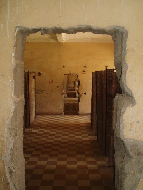 33_tuol_sleng.jpg
