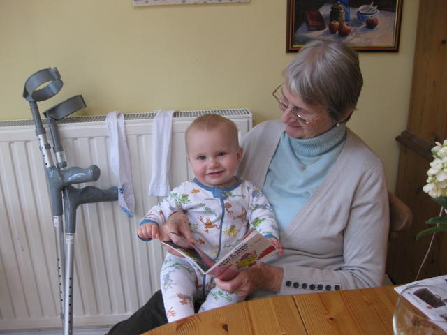 mum_reads_to_ollie