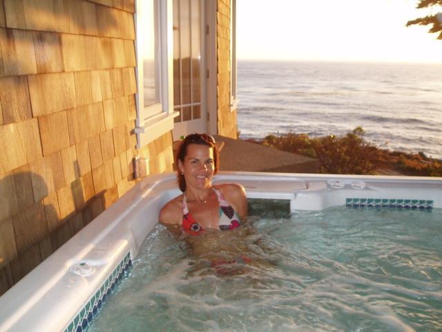 6_carmel_jacuzzi.jpg