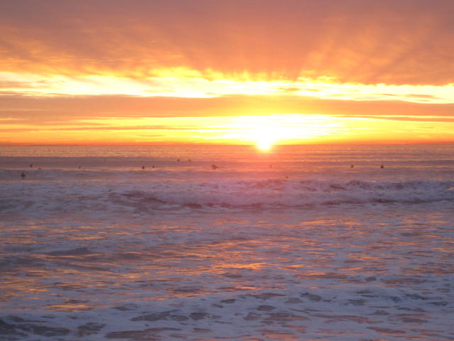 sunset_surfers