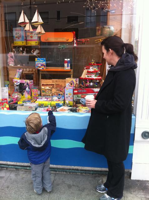 toy_shop_ollie_kt