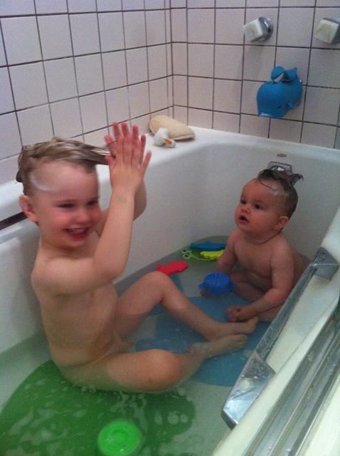 boys_bath