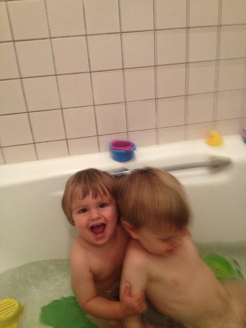 theo_ollie_bath