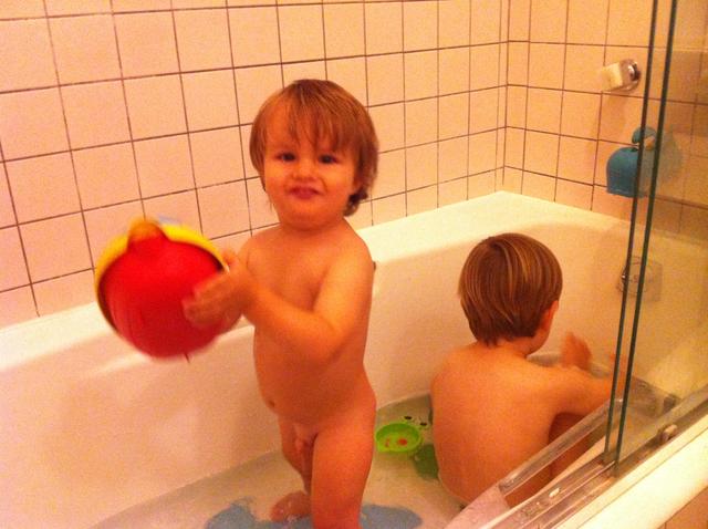 boys_bath