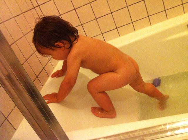theo_climbing_bath
