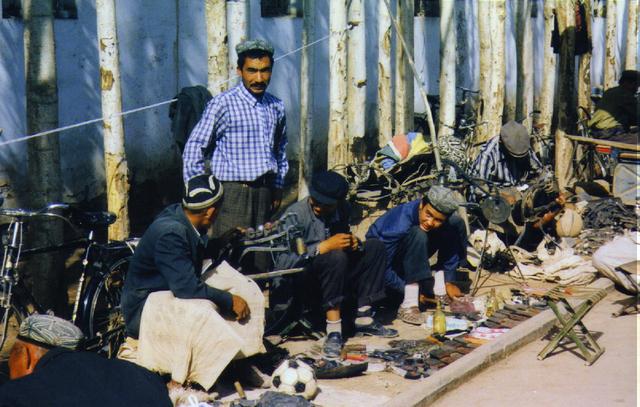kashgar_blokes.jpg