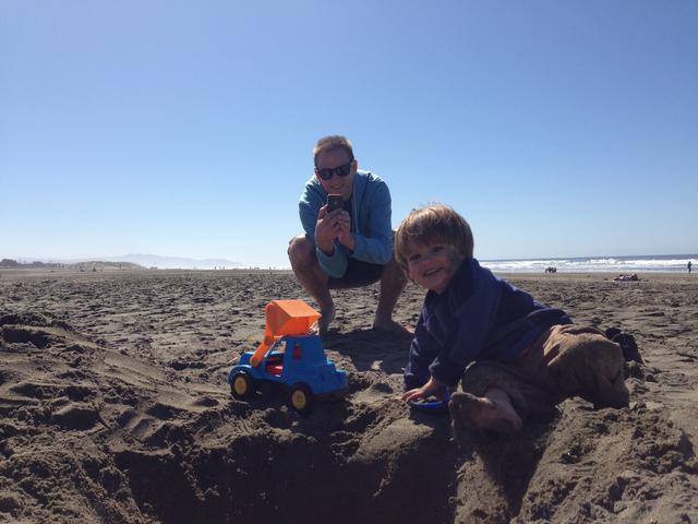 me_theo_digging_sand
