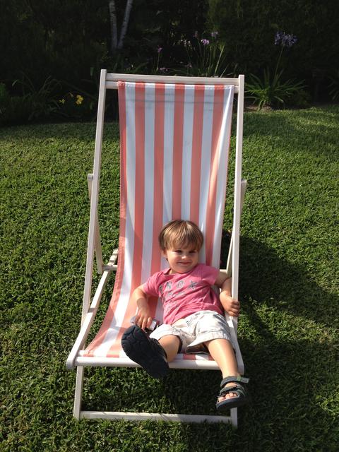 theo_deck_chair