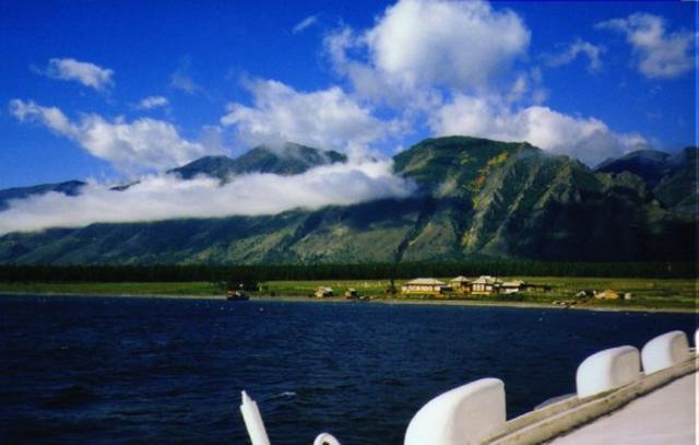 baikal_boat.jpg