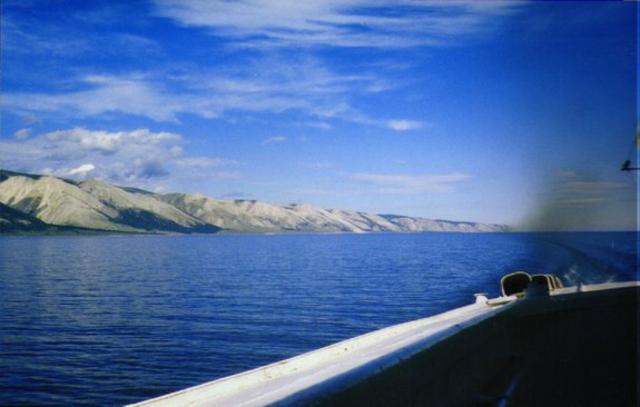 baikal_boat2.jpg