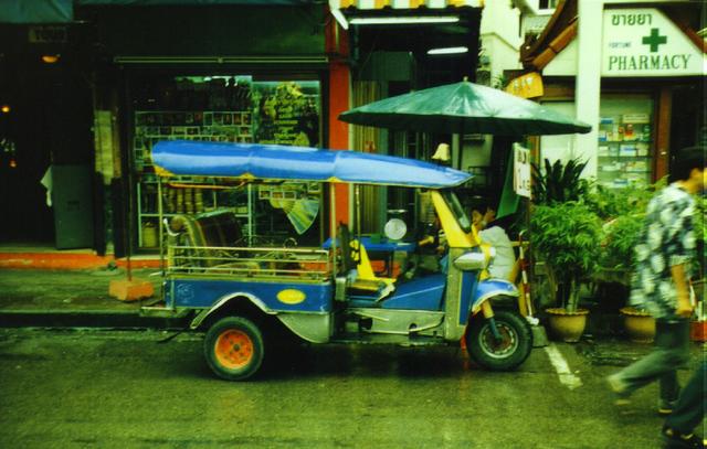 tuktuk.jpg