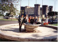castello_naples.jpg (79478 bytes)