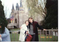 disneyland_tokyo.jpg (66729 bytes)