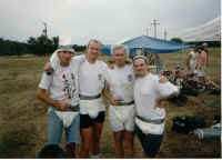 mud_volleyball2.jpg (60764 bytes)