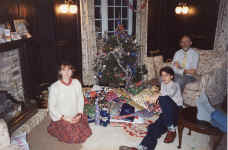 ginny_me_dad_xmas.jpg (130931 bytes)