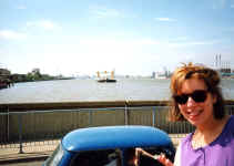 liz_thames.jpg (113248 bytes)