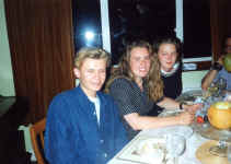 oorlagh_dinner2.jpg (137775 bytes)