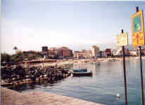 etna_foot.jpg (140486 bytes)