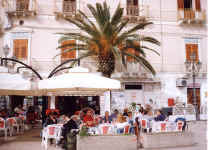 famous_cafe.jpg (198773 bytes)